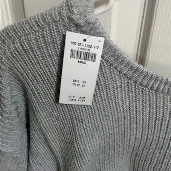 Hollister sweater - Picture 2 of 5